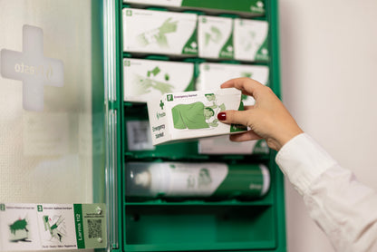 Forudbestil: Presto Førstehjælpsstation inkl. holder til hjertestarter